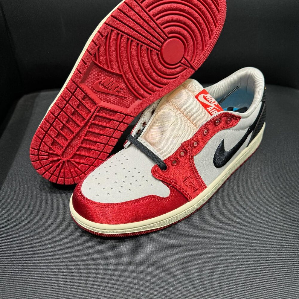 Jordan 1 Retro Low OG Trophy Room Rookie Card Away-FN0432-100-Men 10 - Picture 5 of 11